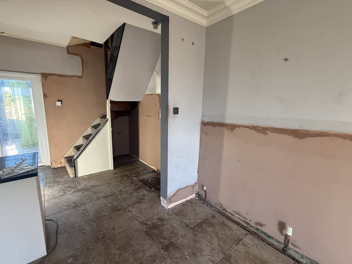 installing the dryflex system to isolate damp patches in a barnsley property 4