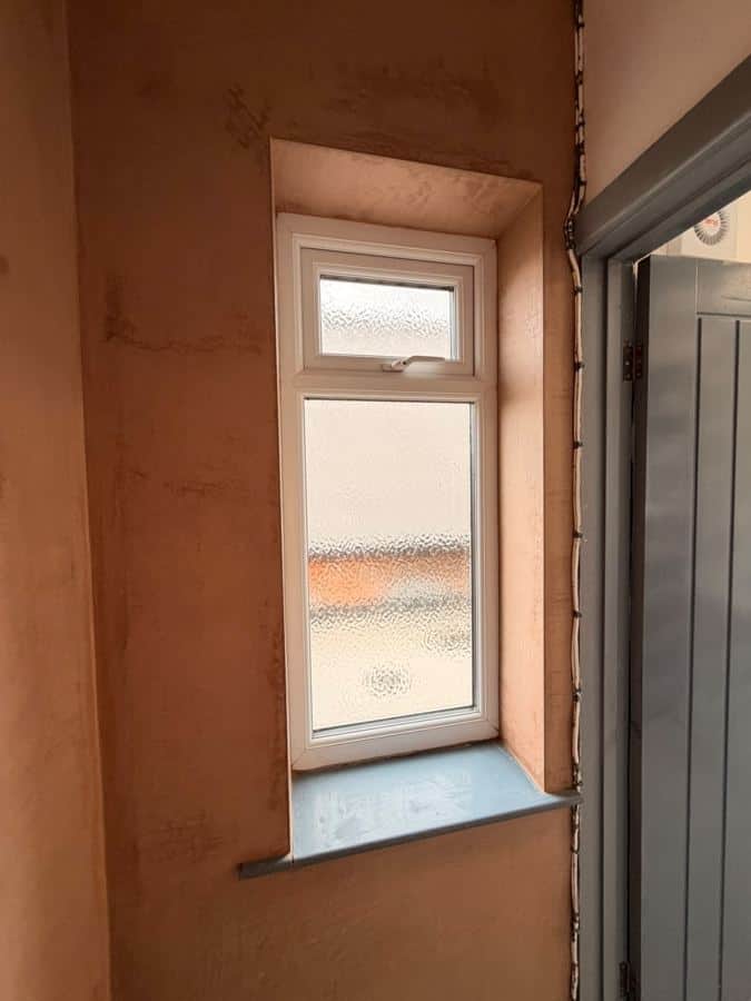 Skimmed window wall and reveals, no sign of the mould